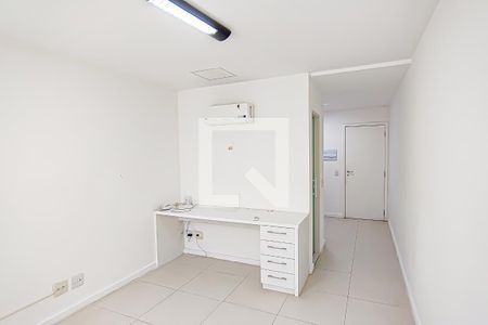 Studio de kitnet/studio para alugar com 0 quarto, 28m² em Camorim, Rio de Janeiro
