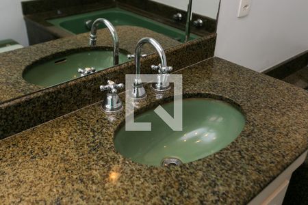 Apartamento para alugar com 260m², 4 quartos e 4 vagas Apartamento para alugar com 260m², 4 quartos e 4 vagasBanheiro da Suíte 2