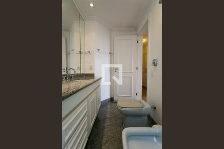 Apartamento para alugar com 260m², 4 quartos e 4 vagas Apartamento para alugar com 260m², 4 quartos e 4 vagasBanheiro da Suíte 1