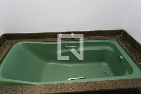 Apartamento para alugar com 260m², 4 quartos e 4 vagas Apartamento para alugar com 260m², 4 quartos e 4 vagasBanheiro da Suíte 2