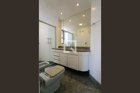 Apartamento para alugar com 260m², 4 quartos e 4 vagas Apartamento para alugar com 260m², 4 quartos e 4 vagasBanheiro da Suíte 1