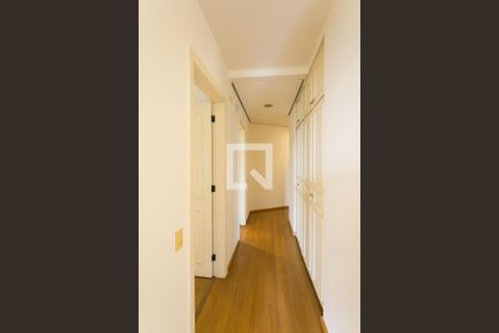 Apartamento para alugar com 260m², 4 quartos e 4 vagas Apartamento para alugar com 260m², 4 quartos e 4 vagascorredor