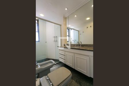 Apartamento para alugar com 260m², 4 quartos e 4 vagas Apartamento para alugar com 260m², 4 quartos e 4 vagasBanheiro da Suíte 1