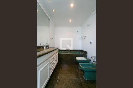 Apartamento para alugar com 260m², 4 quartos e 4 vagas Apartamento para alugar com 260m², 4 quartos e 4 vagasBanheiro da Suíte 2