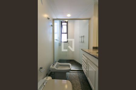 Apartamento para alugar com 260m², 4 quartos e 4 vagas Apartamento para alugar com 260m², 4 quartos e 4 vagasBanheiro da Suíte 1