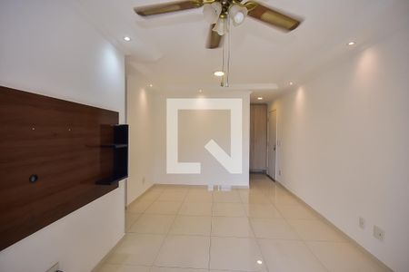 Sala de apartamento para alugar com 3 quartos, 76m² em Jardim Bom Tempo, Taboão da Serra