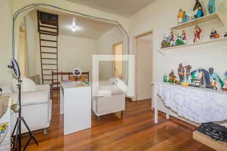 Sala do segundo andar de casa à venda com 6 quartos, 418m² em Medianeira, Porto Alegre