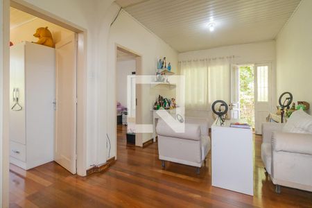 Sala do segundo andar de casa à venda com 6 quartos, 418m² em Medianeira, Porto Alegre