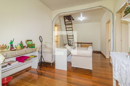 Sala do segundo andar de casa à venda com 6 quartos, 418m² em Medianeira, Porto Alegre