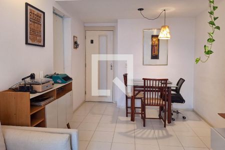 Sala de apartamento à venda com 2 quartos, 65m² em Centro, Niterói