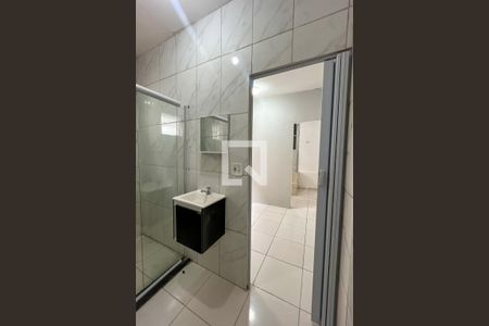 Banheiro de casa para alugar com 1 quarto, 30m² em Vila Zat, São Paulo