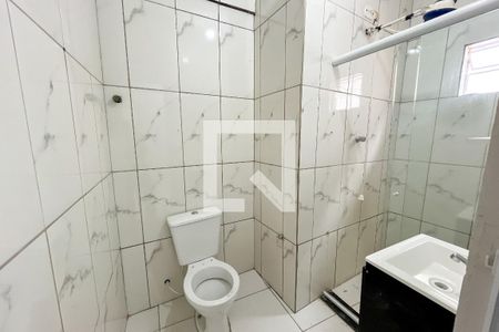 Banheiro de casa para alugar com 1 quarto, 30m² em Vila Zat, São Paulo