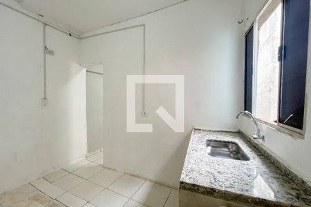 Cozinha de casa para alugar com 1 quarto, 30m² em Vila Zat, São Paulo