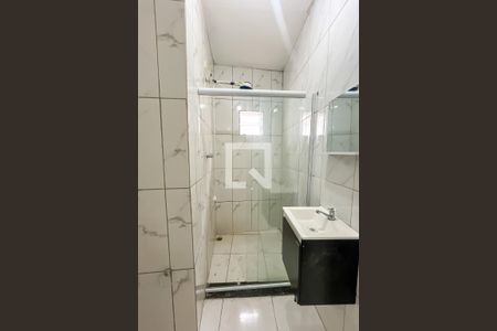 Banheiro de casa para alugar com 1 quarto, 30m² em Vila Zat, São Paulo