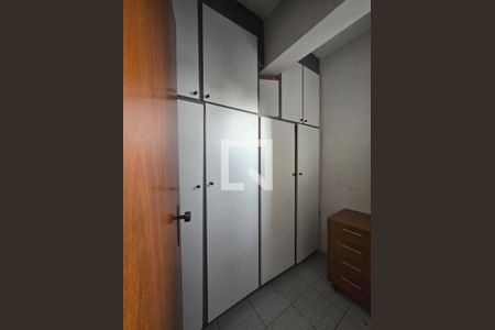 Quarto de apartamento à venda com 4 quartos, 185m² em Vila Bastos, Santo André