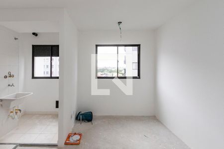 Sala/ Cozinha de apartamento para alugar com 2 quartos, 36m² em Parque Maria Helena, São Paulo