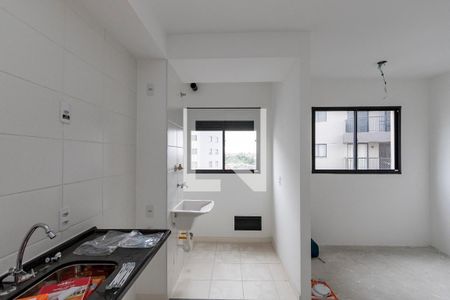 Sala/ Cozinha de apartamento para alugar com 2 quartos, 36m² em Parque Maria Helena, São Paulo