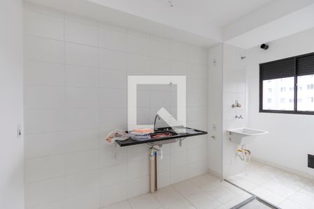 Sala/ Cozinha de apartamento para alugar com 2 quartos, 36m² em Parque Maria Helena, São Paulo