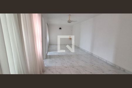 Casa à venda com 176m², 4 quartos e 4 vagas Casa à venda com 176m², 4 quartos e 4 vagasSuíte