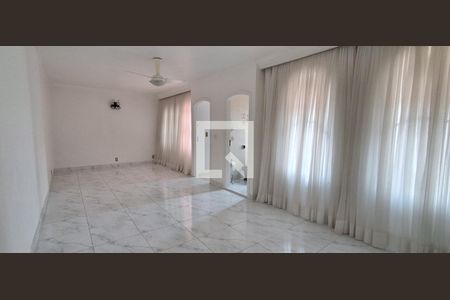 Casa à venda com 176m², 4 quartos e 4 vagas Casa à venda com 176m², 4 quartos e 4 vagasSuíte