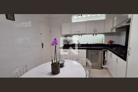 Casa à venda com 176m², 4 quartos e 4 vagas Casa à venda com 176m², 4 quartos e 4 vagasCozinha