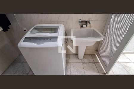 Casa à venda com 176m², 4 quartos e 4 vagas Casa à venda com 176m², 4 quartos e 4 vagasÁrea de Serviço