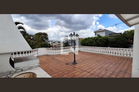 Casa à venda com 176m², 4 quartos e 4 vagas Casa à venda com 176m², 4 quartos e 4 vagasTerraço