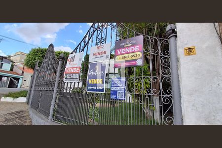 Casa à venda com 176m², 4 quartos e 4 vagas Casa à venda com 176m², 4 quartos e 4 vagasFachada