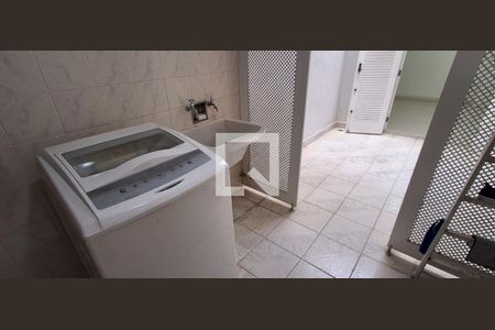 Casa à venda com 176m², 4 quartos e 4 vagas Casa à venda com 176m², 4 quartos e 4 vagasÁrea de Serviço