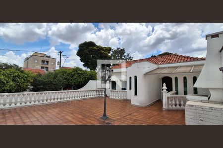 Casa à venda com 176m², 4 quartos e 4 vagas Casa à venda com 176m², 4 quartos e 4 vagasTerraço