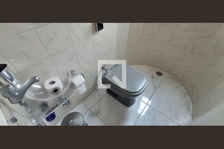 Casa à venda com 176m², 4 quartos e 4 vagas Casa à venda com 176m², 4 quartos e 4 vagasBanheiro Suite