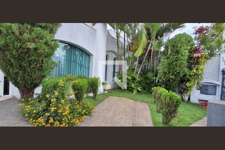 Casa à venda com 176m², 4 quartos e 4 vagas Casa à venda com 176m², 4 quartos e 4 vagasJardim