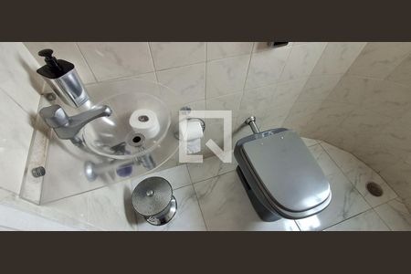 Casa à venda com 176m², 4 quartos e 4 vagas Casa à venda com 176m², 4 quartos e 4 vagasBanheiro Suite