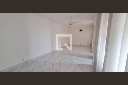 Casa à venda com 176m², 4 quartos e 4 vagas Casa à venda com 176m², 4 quartos e 4 vagasSuíte