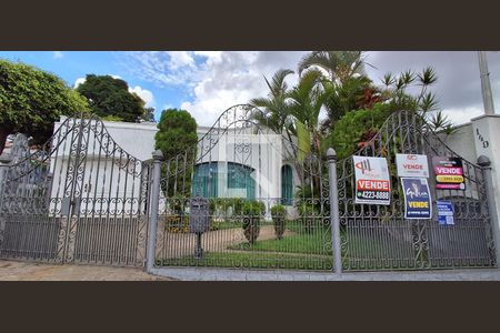 Casa à venda com 176m², 4 quartos e 4 vagas Casa à venda com 176m², 4 quartos e 4 vagasFachada