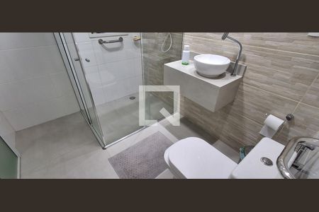 Casa à venda com 176m², 4 quartos e 4 vagas Casa à venda com 176m², 4 quartos e 4 vagasBanheiro Social