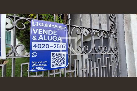 Casa à venda com 176m², 4 quartos e 4 vagas Casa à venda com 176m², 4 quartos e 4 vagasPlaquinha