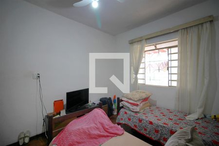 Quarto 2 de casa à venda com 3 quartos, 430m² em Cachoeirinha, Belo Horizonte