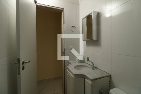 Banheiro de casa para alugar com 1 quarto, 28m² em Vila Humaita, Santo André