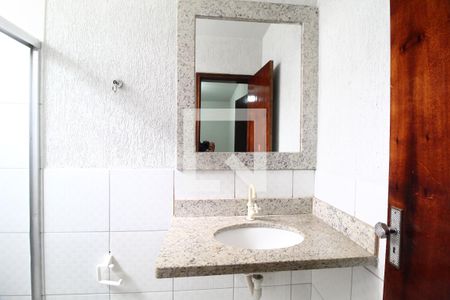 Banheiro do Quarto 1 de casa para alugar com 4 quartos, 150m² em Saraiva, Uberlândia