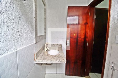 Banheiro do Quarto 1 de casa para alugar com 4 quartos, 150m² em Saraiva, Uberlândia