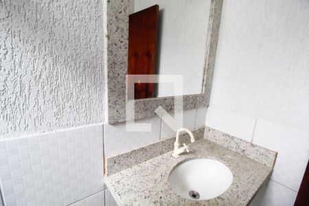 Banheiro do Quarto 1 de casa para alugar com 4 quartos, 150m² em Saraiva, Uberlândia