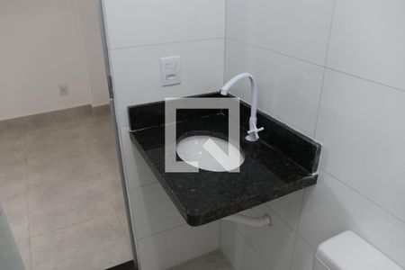 Banheiro de kitnet/studio para alugar com 1 quarto, 20m² em Setor Norte Ferroviário, Goiânia