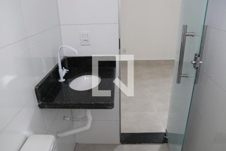 Banheiro de kitnet/studio para alugar com 1 quarto, 20m² em Setor Norte Ferroviário, Goiânia