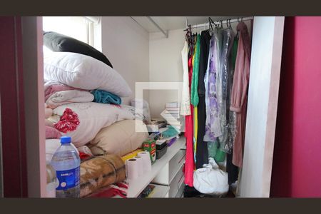 Closet da Suíte de apartamento para alugar com 2 quartos, 88m² em Rio Branco, Porto Alegre