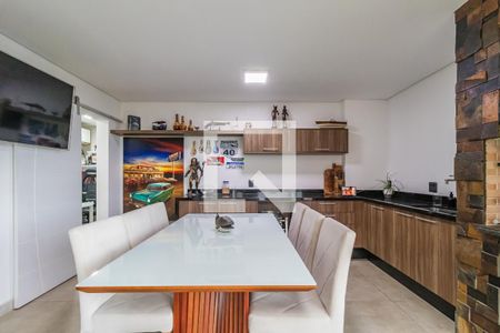 Apartamento à venda com 240m², 3 quartos e 2 vagas Apartamento à venda com 240m², 3 quartos e 2 vagasÁrea Gourmet