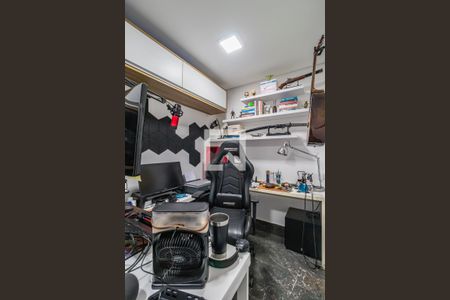 Escritório de apartamento à venda com 3 quartos, 240m² em Jardim Tupanci, Barueri