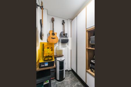 Escritório de apartamento à venda com 3 quartos, 240m² em Jardim Tupanci, Barueri