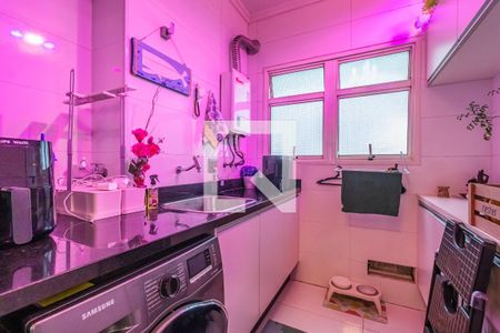 Apartamento à venda com 240m², 3 quartos e 2 vagas Apartamento à venda com 240m², 3 quartos e 2 vagasÁrea de Serviço