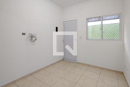 Sala de casa de condomínio para alugar com 2 quartos, 68m² em Samambaia, Praia Grande